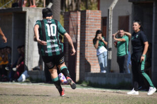 Nueva Chicago debutó en la Primera C con triunfo. Almirante Brown no pasó del empate. Foto: Marcelinho Witteczeck