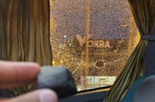 Hinchas de Tigre por error le tiraron piedras a su propio micro confundido con el de Sao Paulo