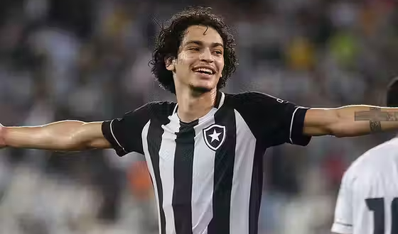 Botafogo no perdona a nadie. Golea y sigue solitario arriba en el Brasileirao.