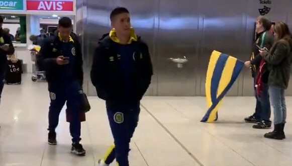 Jugadores de Rosario Central ignoran a hinchas que los fueron a saludar al aeropuerto pese a la derrota en manos de Peñarol