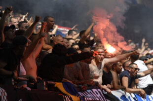 Serbia amaga retirarse de la Eurocopa si la UEFA no toma medidas contra cantos amenazantes de croatas y albaneses