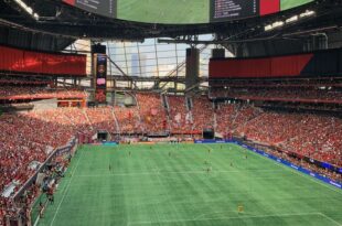 Duras críticas por el estado de la cancha del espectacular Merecedes Benz Stadium