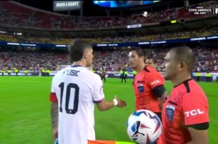 Referí le niega el saludo al norteamericano Pulisic que segundos antes lo trató de delincuente