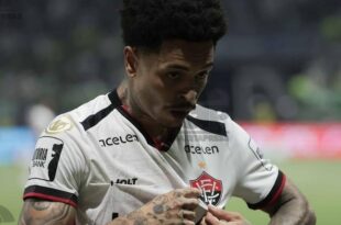 Vitória aprovecha ventaja de Palmeiras para vencerlos en el Allianz Parque y salir del fondo