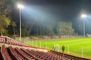 River Plate inaugura red lumínica en su estadio Federico Saroldi. El Darsenero podrá jugar de noche.