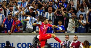 Emiliano "Dibu" Martínez da un veradero show de atajadas en la definición por penales ante Ecuador