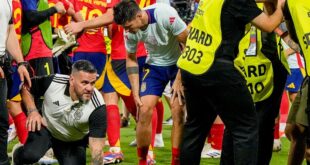 Morata fue lesionado por un guardia de seguridad que patinó al intentar detener a un hincha invasor