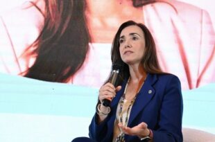 Victoria Villarruel apoyó cánticos racistas de Enzo Fernández. Polémica y posible sanción de FIFA.