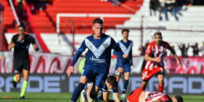 Vélez goleó a Barracas para alcanzar a Huracán en el liderato