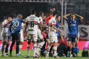 Juan Izquierdo de Nacional de Montevideo se desvaneció en la cancha; está grave