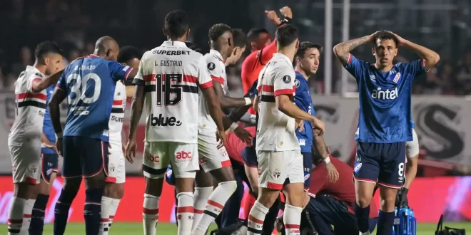 Juan Izquierdo de Nacional de Montevideo se desvaneció en la cancha; está grave