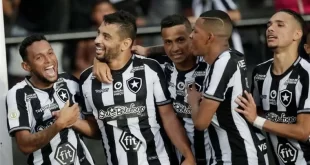 Botafogo se subió al podio gracias a la derrota de Flamengo en San Pablo.