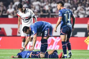 Juan Izquierdo sigue en estado crítico. Se teme lo peor. El futbolista de Nacional está internado en San Pablo desde el pasado jueves.