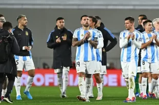 Argentina goleó a Chile en el Monumental y sigue su rumbo al próximo mundial