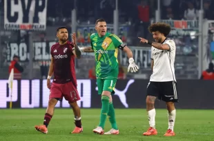 Falcón fue expulsado tras encontronazo con Paulo Díaz, polémica en Colo Colo vs River