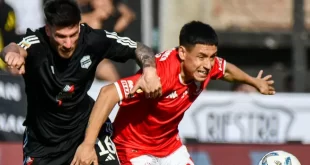 Huracán erró tantos goles que Riestra le ganó con polémico gol de penal