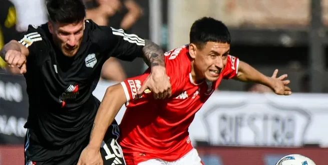 Huracán erró tantos goles que Riestra le ganó con polémico gol de penal