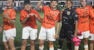 Estrella del Sur hace historia al inaugurar red lumínica con el equipo femenino