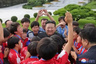 El líder norcoreano Kim Jong Un recibió a las campeonas del fútbol femenino sub 20