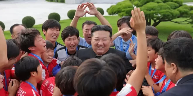 El líder norcoreano Kim Jong Un recibió a las campeonas del fútbol femenino sub 20