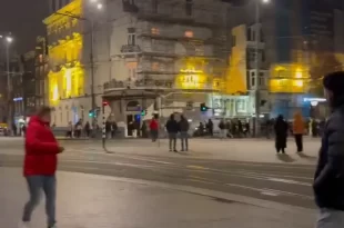 Hinchas israelíes provocan disturbios en Ámsterdam. Terminan agredidos y arrojados a las frías aguas