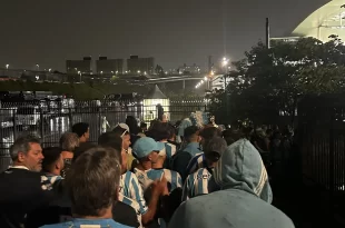 Furor de hinchas de Racing en Asunción por la final de la Copa Sudamericana