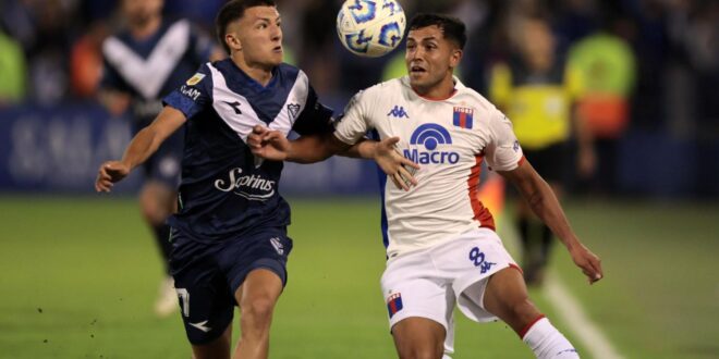 Vélez rompió la mala racha al vencer gracias a gol en contra a Tigre. Lidera solitario la Liga Profesional