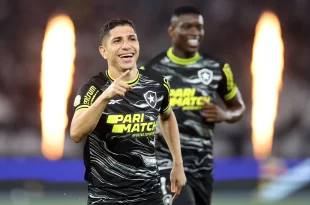 Botafogo ganó el clásico y gracias a una mano de Corinthians está cada vez más cerca del título en Brasil