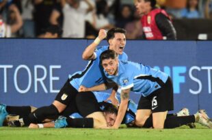 Uruguay le ganó en la agonía del partido a Colombia
