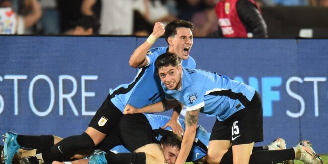 Uruguay le ganó en la agonía del partido a Colombia