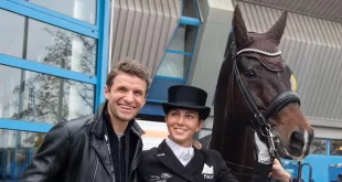 Thomas Müller y su mujer jinete