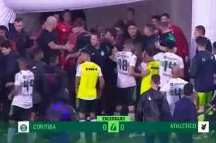 El clásico de Curitiba una vez más termina en batalla campal entre jugadores.