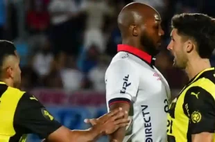 Nacional y Peñarol nuevamente a los golpes; 4 expulsados
