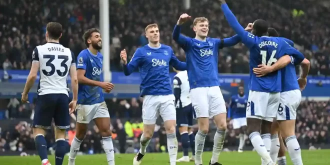 Everton sumó tres puntos de oro sobre un pobre Tottenham