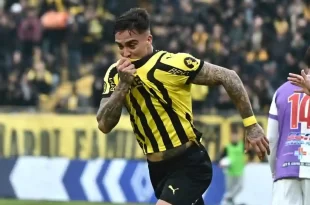 Javier Méndez generó controversia en el fútbol uruguayo tras agredir a un juvenil de Nacional que provocó violencia con gestos a la hinchada de Peñarol