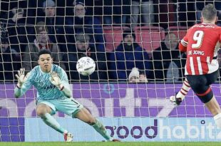 PSV empató de local ante AZ y no pudo despegar de Ajax