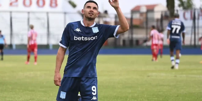 Racing ganó de atrás a Barracas en un partido con tiros y corridas