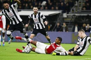 Ajax le ganó al Heracles y es líder exclusivo de la Eredivisie
