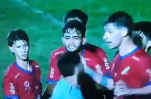 Brutal puñetazo recibe jugador uruguayo
