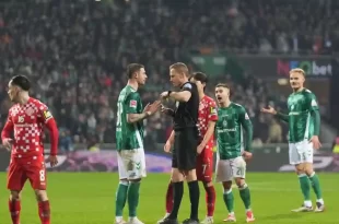 Insólito: Referí expulsa a dos jugadores por hacer tiempo en la Bundesliga