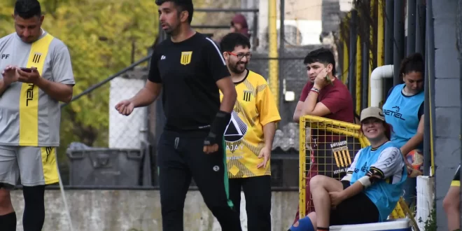 Gerardo Giménez no será más el entrenador de Almirante Brown femenino