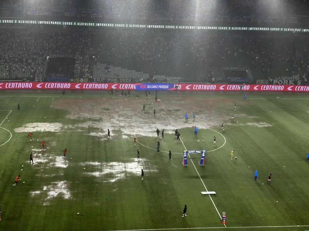 El granizo sorprendió a todos en el Allianz Parque, cancha del Palmeiras