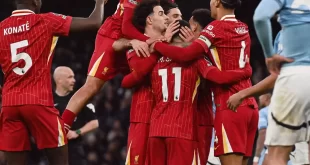 Liverpool le ganó al Manchester City y lidera con holgura la Premier League