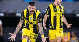 Peñarol debutó ganando por 3-1 a Progreso, es por el Apertura