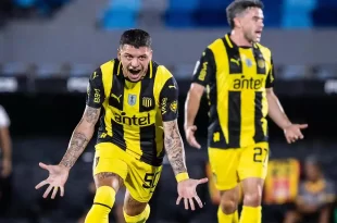Peñarol debutó ganando por 3-1 a Progreso, es por el Apertura