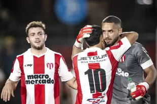 River Plate le complicó la existencia a Peñarol al empatarlo sobre el final en el Saroldi