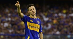 De bastón y galera Ander Herrera lleva a Boca a lo más alto