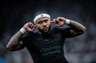 Depay provoca a los jugadores de Palmeiras ¡los hizo estallar!