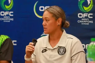 Una mujer es técnica de exitoso equipo masculino
