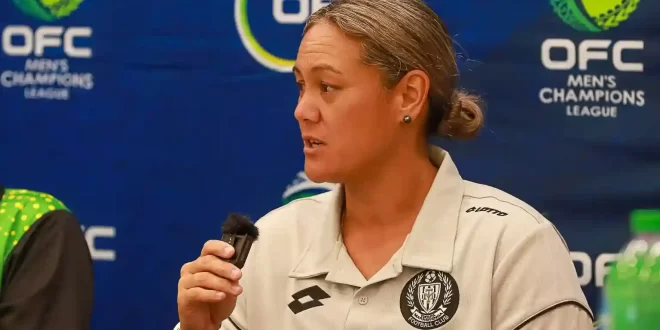 Una mujer es técnica de exitoso equipo masculino